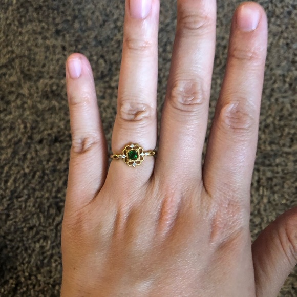 Fashion ring emerald like gold color - Picture 2 of 5